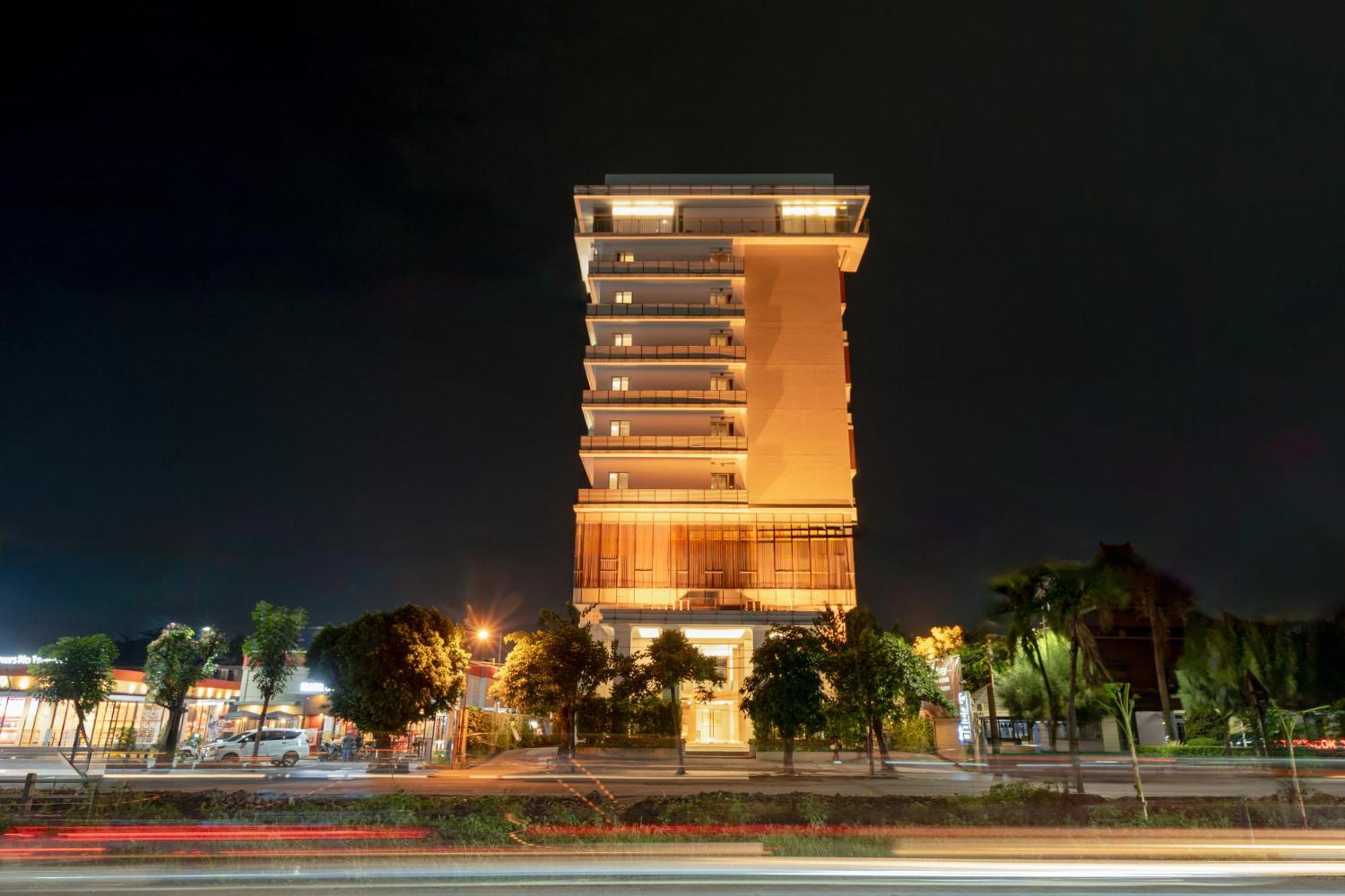 The Capital Hotel Surabaya Buitenkant foto