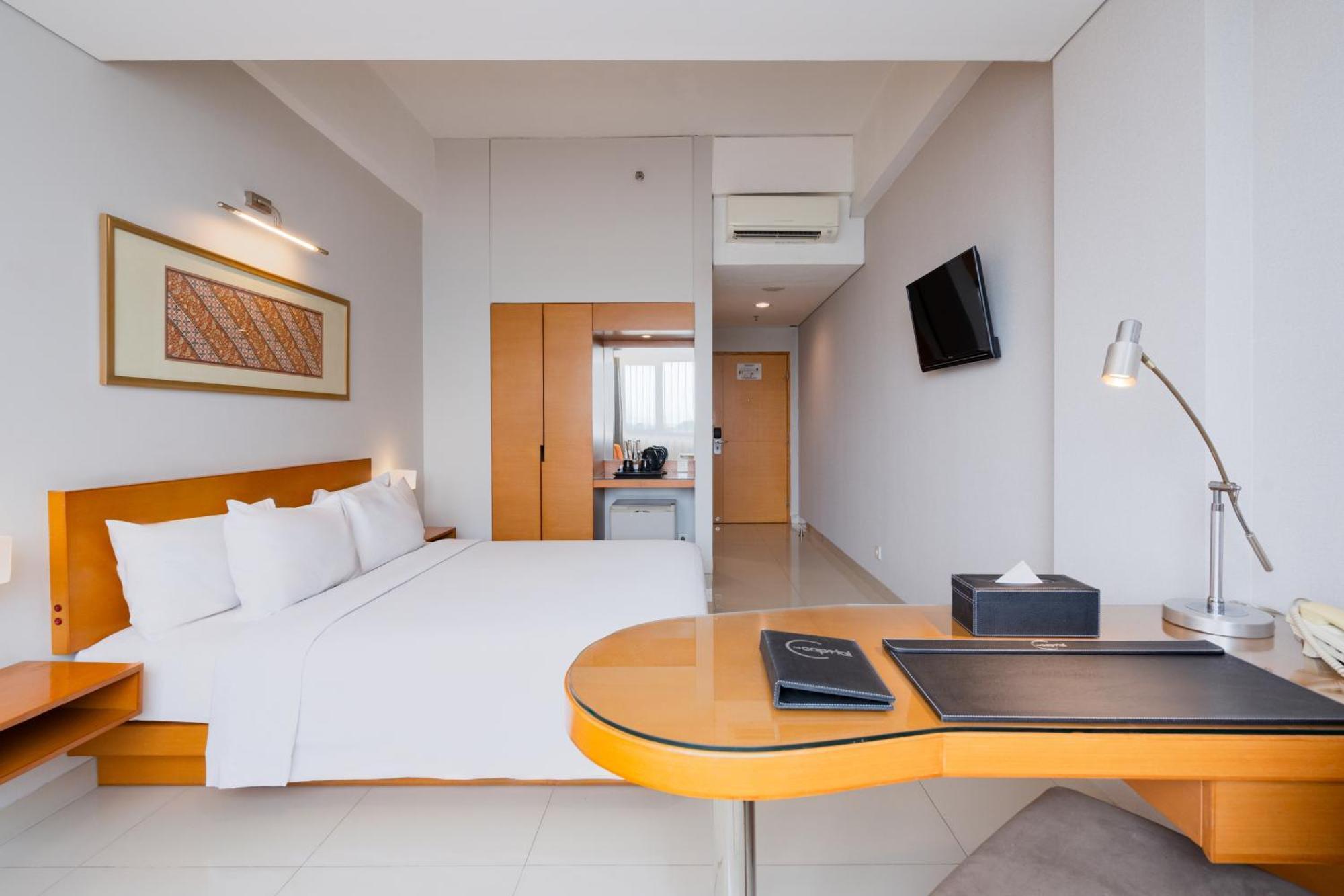 The Capital Hotel Surabaya Buitenkant foto