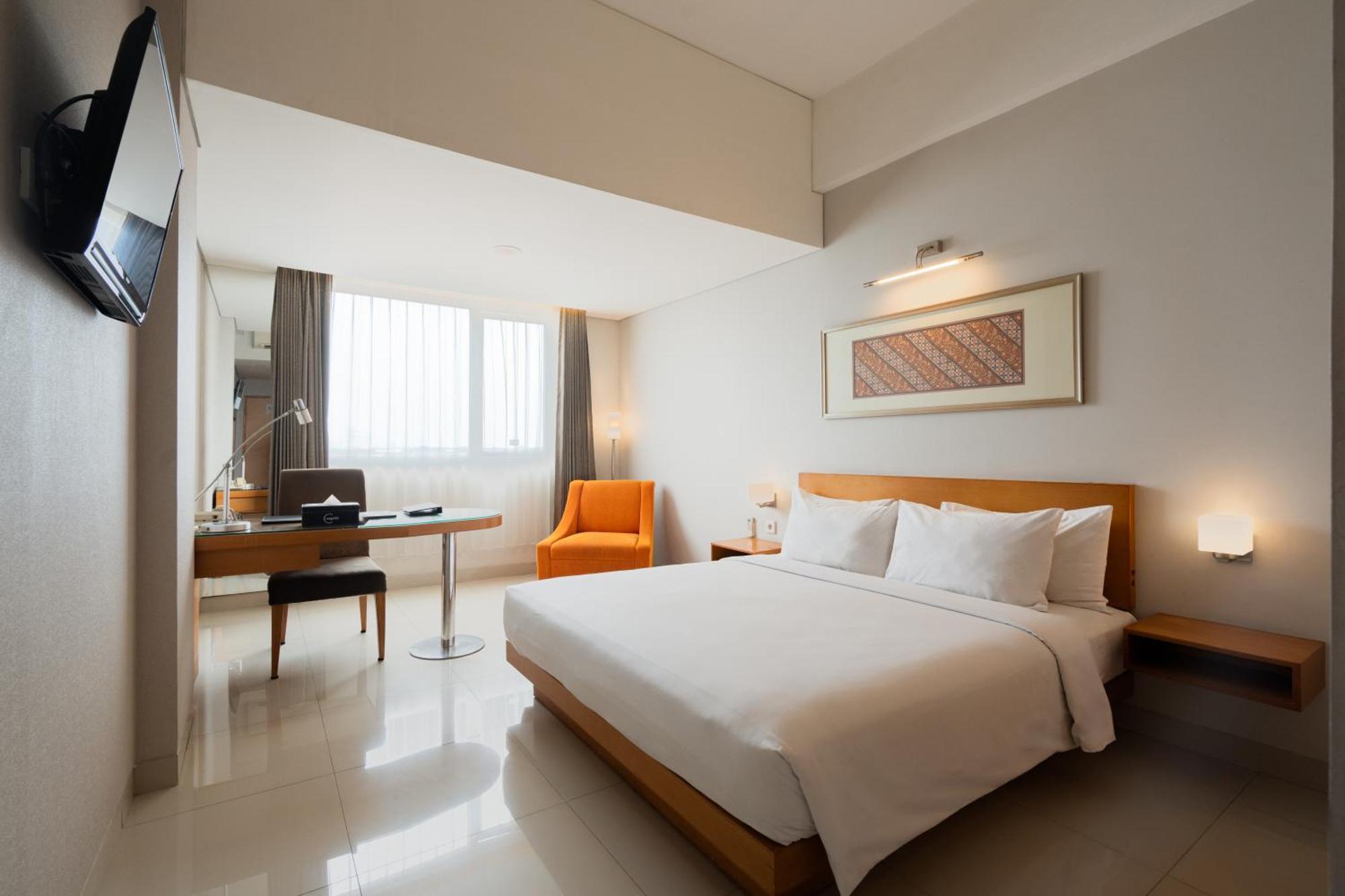 The Capital Hotel Surabaya Buitenkant foto