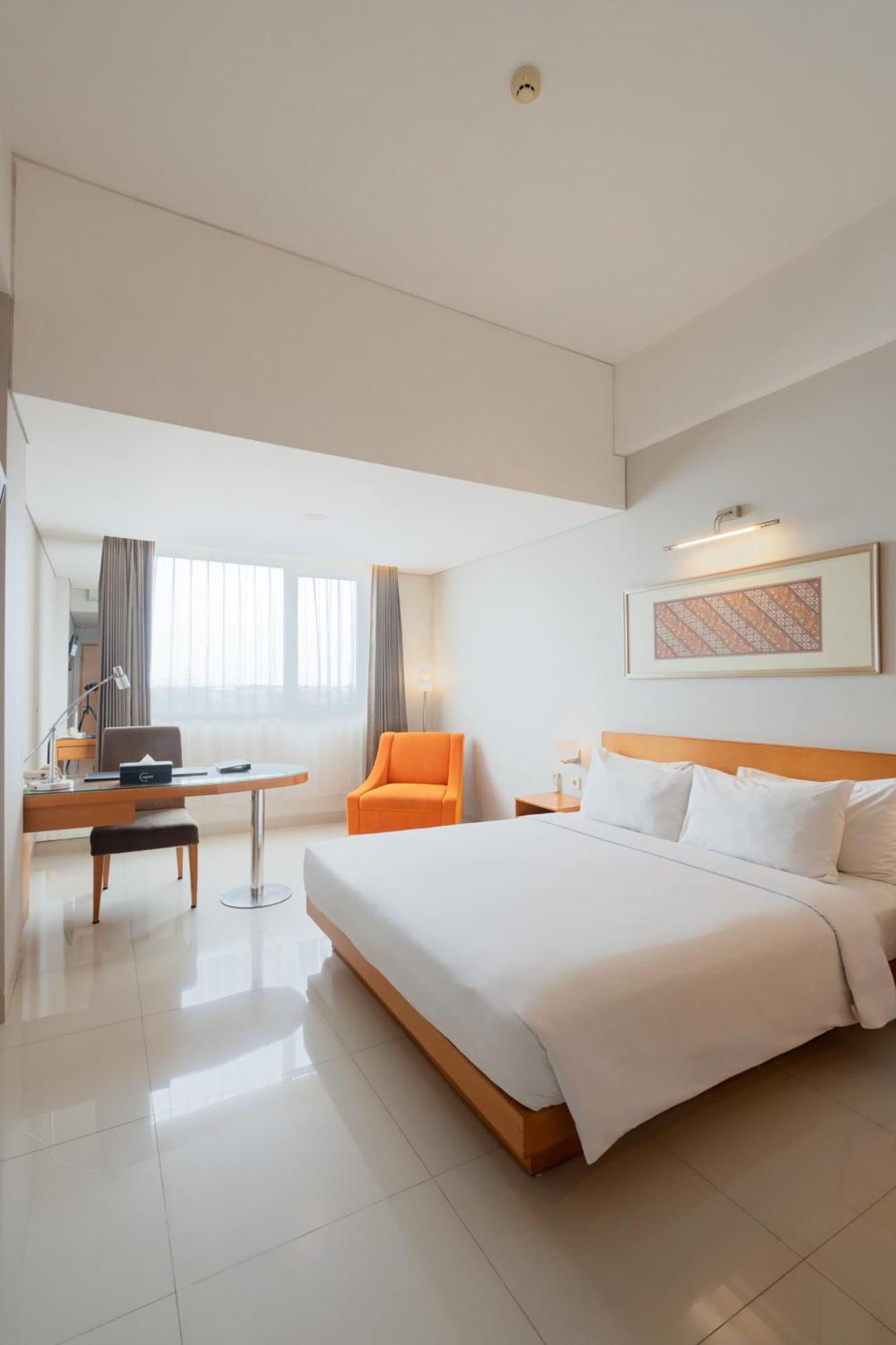The Capital Hotel Surabaya Buitenkant foto